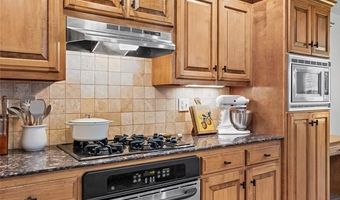 1257 East Dr, Bartlesville, OK 74006