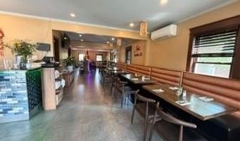 72 E Main Rd, Middletown, RI 02842