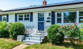 43 Deerfield Dr, Warwick, RI 02886