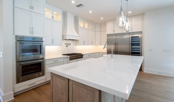 392 4TH St, Atlantic Beach, FL 32233