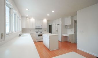 100 W Maplemere Rd, Amherst, NY 14221