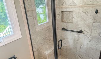 6 Westchester Dr, Albany, NY 12205