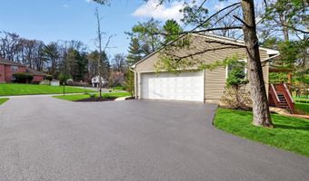 6 Amanda Ct, Airmont, NY 10952