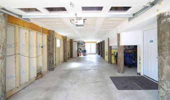 214 Iroquois Ave, Beach Haven, NJ 08008
