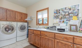 932 Emerald Pines Dr, Arnolds Park, IA 51331