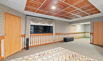 2040 Honey Locust Dr, Algonquin, IL 60102