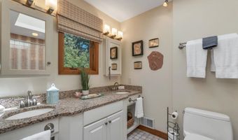 82 Pilgrim Dr, Bedford, NH 03110