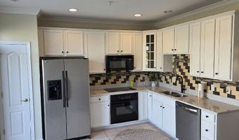 303 SCHOONER Ln 102, Berlin, MD 21811