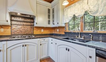 14 E Point Rd, Albrightsville, PA 18210