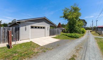 860 1ST St SE, Bandon, OR 97411