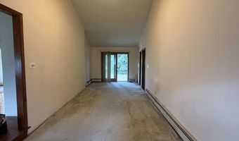 574 Hopping Rd, Belford, NJ 07718