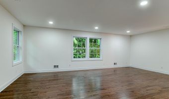 58 Fish Hawk Dr, Middletown, NJ 07748