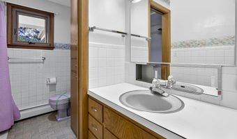 521 W SENECA Dr, Appleton, WI 54911