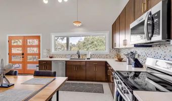 218 Thomas St, Bay St. Louis, MS 39520