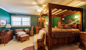708 Town And Country Dr, Adel, GA 31620