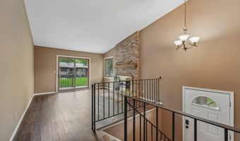 1386 Arden View Dr, Arden Hills, MN 55112