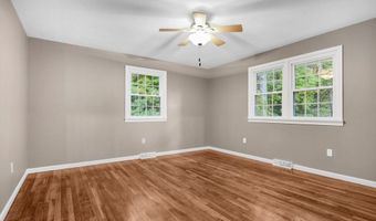 2 Woodland Rd, Acushnet, MA 02743