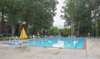 3330 WOODBURN VILLAGE Dr 33, Annandale, VA 22003