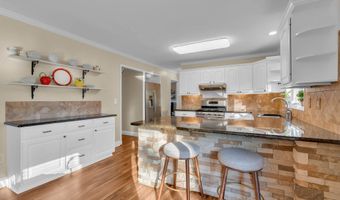 65 Serpentine Dr, Bayville, NJ 08721