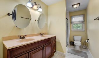 51 Normandy Ct, Middletown, NJ 07748