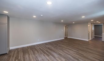 8 SHERMAN Dr, Claymont, DE 19703