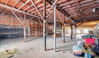 33 W Olive St, Aurora, MO 65605