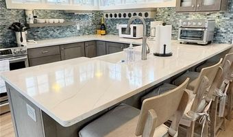 21 Warren Ave 21, Middletown, RI 02842