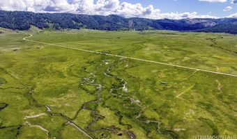 17 Gray Ln, Cascade, ID 83611