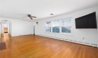 118 Wolcott Ave, Middletown, RI 02842