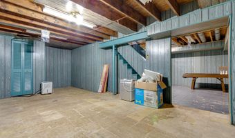 706 N Lawler Ave, Addison, IL 60101