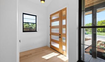360 Briscoe Pl, Ashland, OR 97520