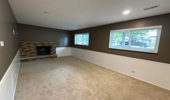 2305 N Williamsburg St, Arlington Heights, IL 60004