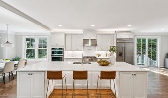 2354 N QUEBEC St, Arlington, VA 22207