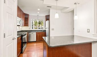 4089 S FOUR MILE RUN Dr 201, Arlington, VA 22204