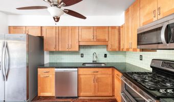 7802 DASSETT Ct T-3, Annandale, VA 22003