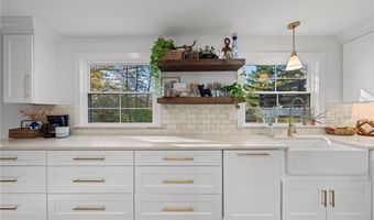 830 S Parkview Dr, Aurora, OH 44202