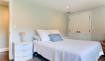 18 Sylvan Ter, Newport, RI 02840
