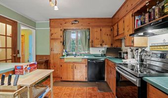 13 Governors Ln, Bethel, CT 06801