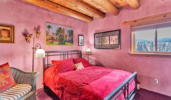 42 Hondo Seco Rd, Arroyo Hondo, NM 87513