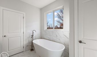 880 Hemlock Dr, Addison, MI 48370