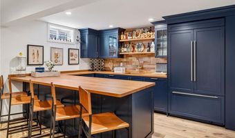 1048 Ocean Rd, Narragansett, RI 02882