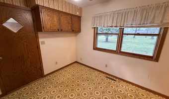 230 E 2nd St, Ashton, IA 51232