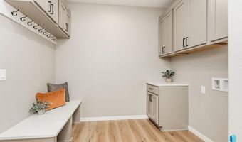 405 N Sunshine Ave, Brandon, SD 57005