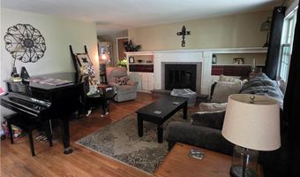 77 Fairfield Dr, North Kingstown, RI 02852