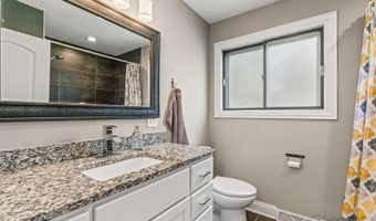 330 N Country Club Dr, Addison, IL 60101