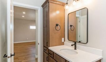 785 Clover Hill Dr, North Liberty, IA 52317
