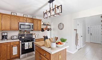 808 Anchor Ave, Beachwood, NJ 08722