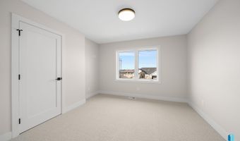 1517 W Autumn Cir, Brandon, SD 57005