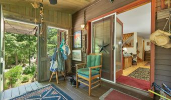 8 New London Dr, Barnstead, NH 03225