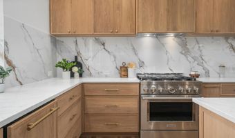 2777 Donna Dr, Columbus, OH 43220